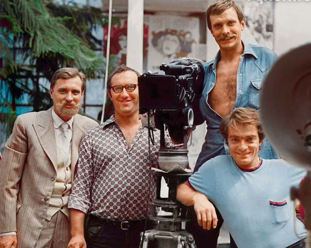 Никита Михалков и Александр Адабашьян: легендарный творческий дуэт, чьи работы оставили неизгладимый след в истории кино.