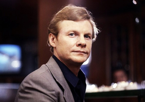 «Его отсутствие заполняло собой всё пространство»: как дочь Виталия Соломина, Елизавета, нашла себя после тяжёлой утраты в 41 год