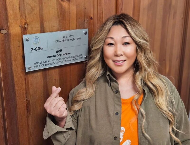 «Он прямо намекал, что я себя запустила»: как «нелюбимый» муж заставил Аниту Цой похудеть на 52 кг, а потом она снова набрала 30