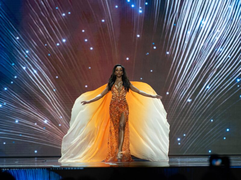 Упала в техническую яму: королева красоты Ямайки в реанимации