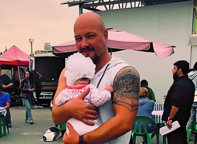 Тайны отцовства: 42-летний Тимати, 43-летний Ткаченко и 64-летний Гинзбург — «Кто скрывает мать своих детей?»