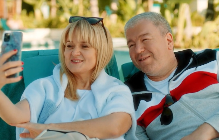 Анна Михалкова в роли майора Васнецовой вместе с актёром Александром Робаком.