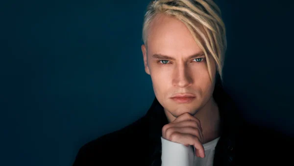 Волосы Бондарчука и Кадышева-шатенка: «Как они так изменились?!» — невероятные метаморфозы звёзд на заре карьеры