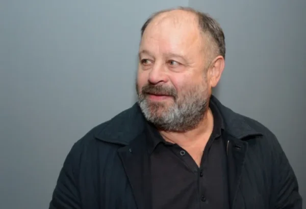 «Он не сломался»: 78-летний Владимир Ильин борется с раком, но продолжает творить и жить в уединении