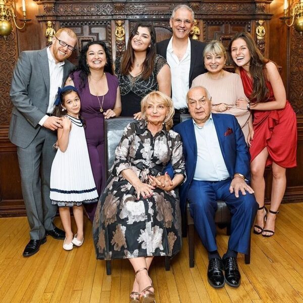 Судьба спасла от ареста отца: тайны личной жизни Левона Оганезова