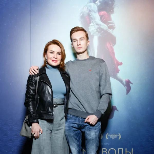 «Ты что, совсем дурак?»: как звезда 90-х Влад Сташевский променял сцену на металлолом и нашел сына спустя 20 лет