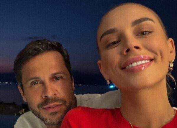 «Ой, как приятно снова видеть самих себя, таких красивых!»: Зоя Фуць поделилась пикантными фото с медового месяца с Павлом Деревянко