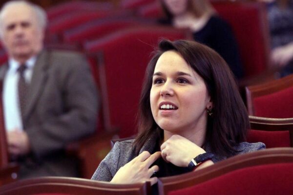 70 лет Евгении Симоновой: как сложились судьбы дочерей той самой «невесомой» девушки из кино?