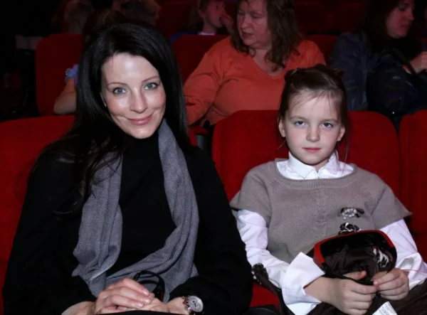 «Она не играла опасность, а паузу перед ней»: как Евгения Крюкова пережила смерть любимого и обрела счастье с 6 детьми