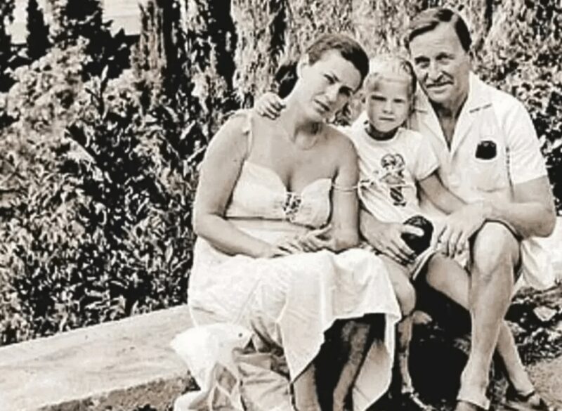 Валентина Толкунова с Юрием Папоровым и их сыном Николаем.