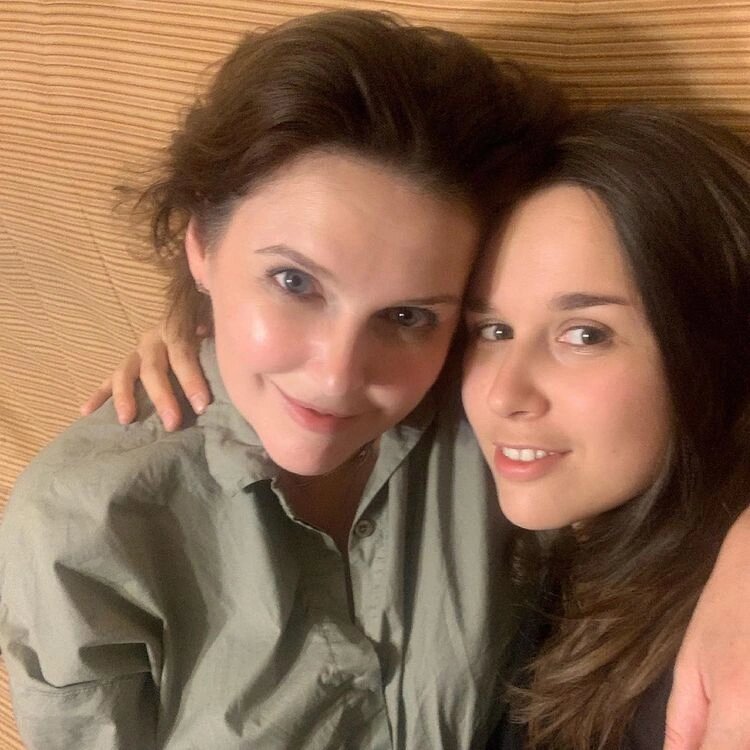 70 лет Евгении Симоновой: как сложились судьбы дочерей той самой «невесомой» девушки из кино?