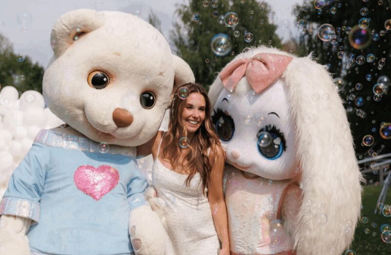 Радостное событие: Агата Муцениеце узнаёт пол будущего ребёнка на гендерной вечеринке.