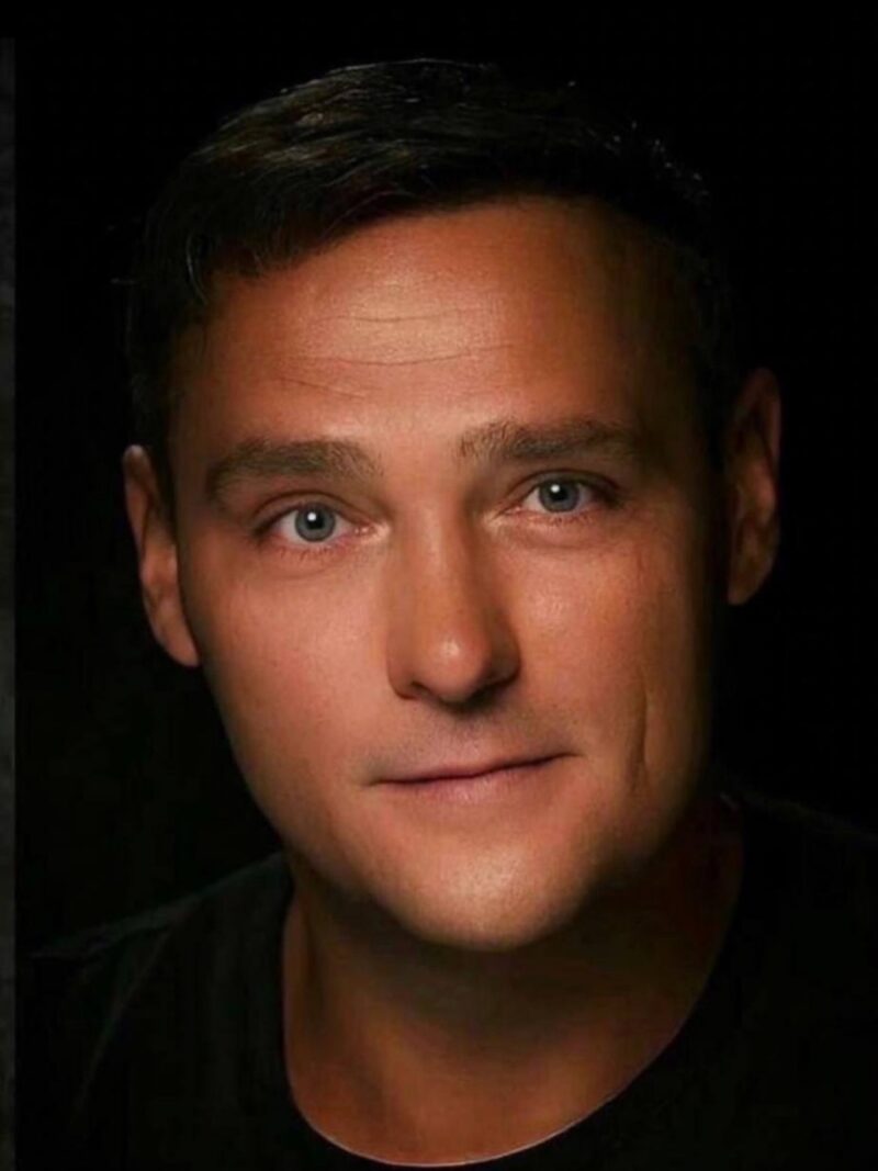 «Он хотел первенца-мальчика»: как сейчас выглядят дети Юрия Шатунова, которым не дают стать публичными