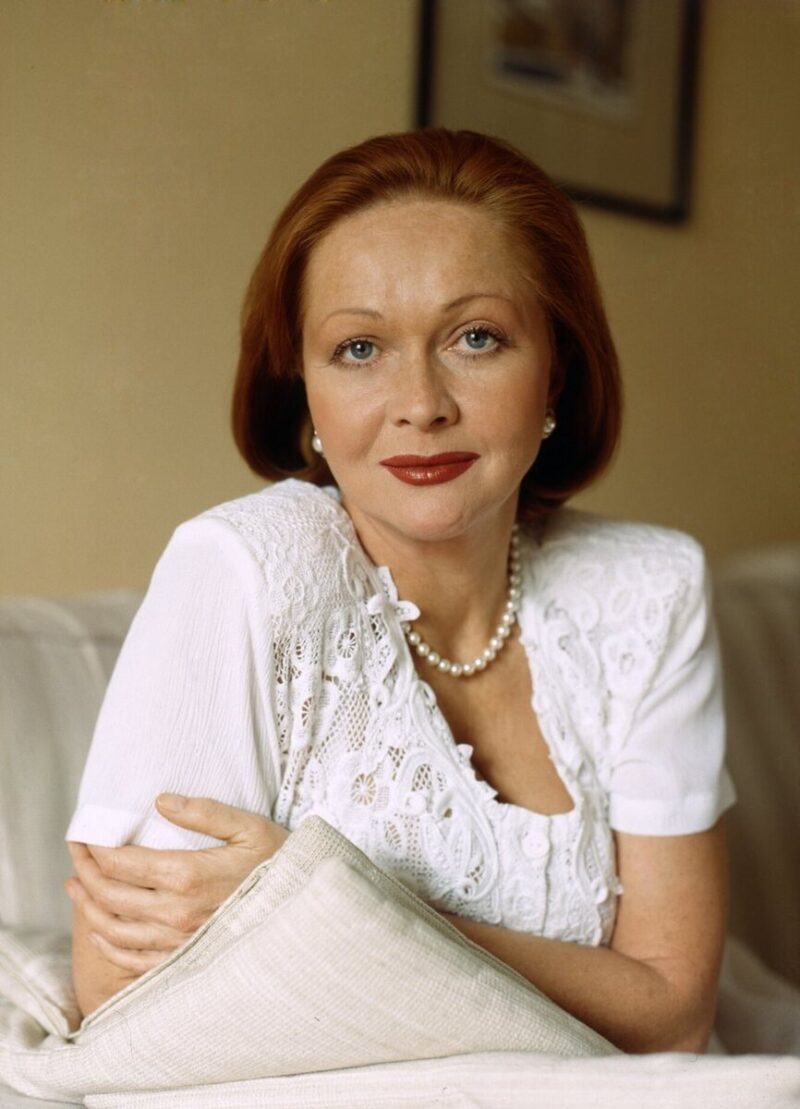 «Он изменил ей с Гундаревой»: чем обернулись два брака 70-летней звезды «Белых рос» Натальи Хорохориной