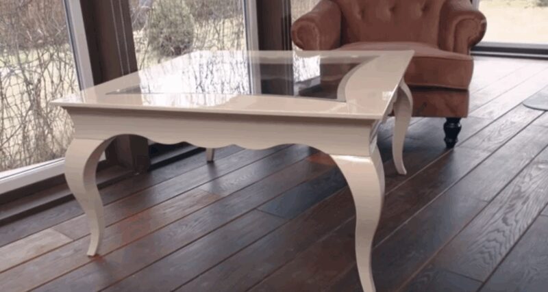 Картины Валентины Ивановны придают дому особую атмосферу.