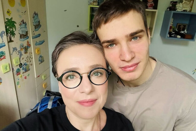 Тутта Ларсен с сыном Лукой.