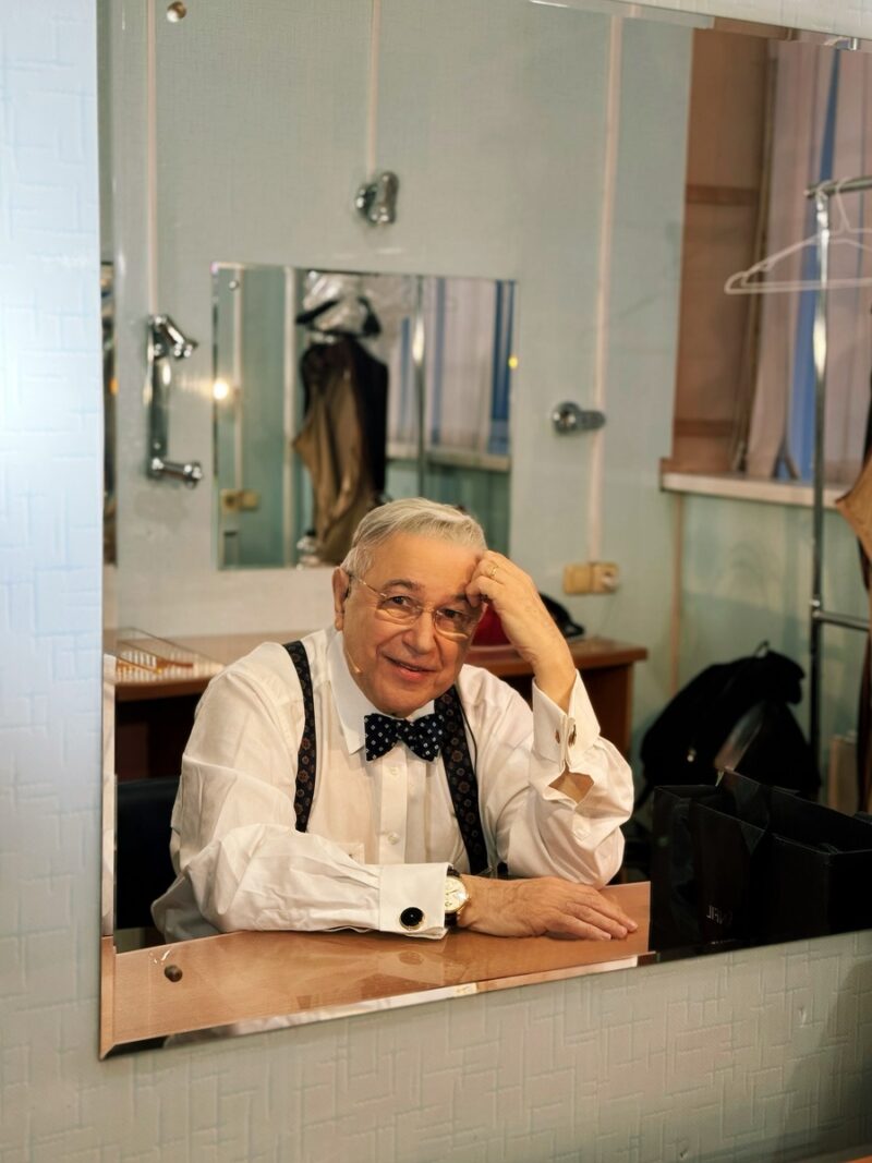 «Её как будто не существует»: почему старшая дочь Евгения Петросяна, Викторина, оказалась отцом «вычеркнута» из жизни?