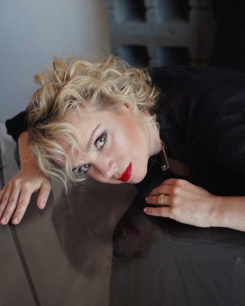 «Без него не смогу быть счастливой»: чем обернулся брак 37-летней пианистки с Арменом Джигарханяном