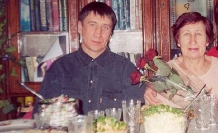 Сын Чикатило с матерью. 