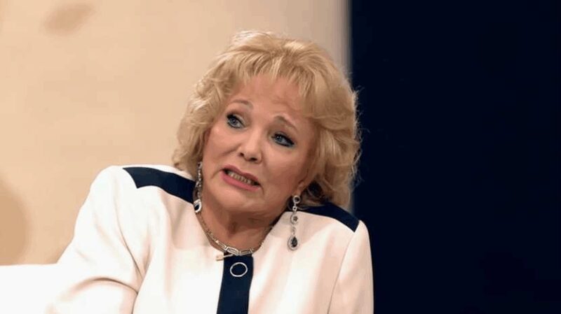 Екатерина Шаврина во время откровенного интервью на телевидении.