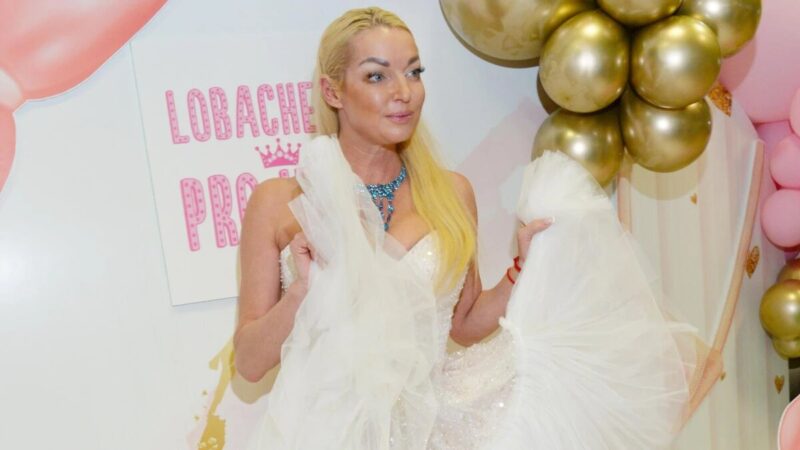 «Она просто завидовала»: почему однажды Ксения Собчак демонстративно вылила напиток на Анастасию Волочкову?