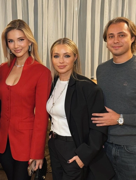 «Мирочку я вижу постоянно. С сыном, его женой Настей и дочкой Мирочкой у нас есть традиция семейного воскресного дня: мы вместе завтракаем, потом мы идем в кино или гулять. Я очень люблю воскресенье проводить с ними», — делилась Инна