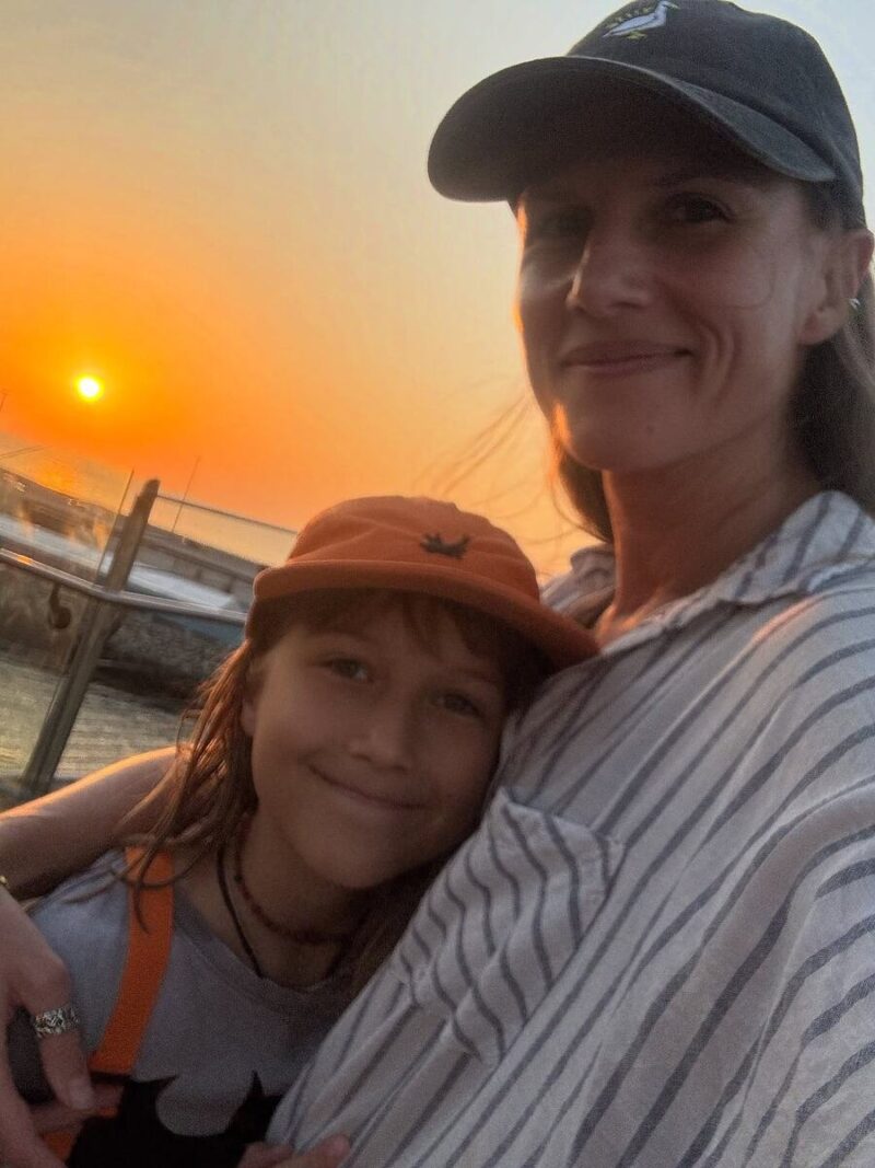 «Они почти сёстры»: 45-летняя Эмилия Спивак и 10-летний сын Марьяны Спивак — что связывает двух знаменитых актрис с одинаковой фамилией?