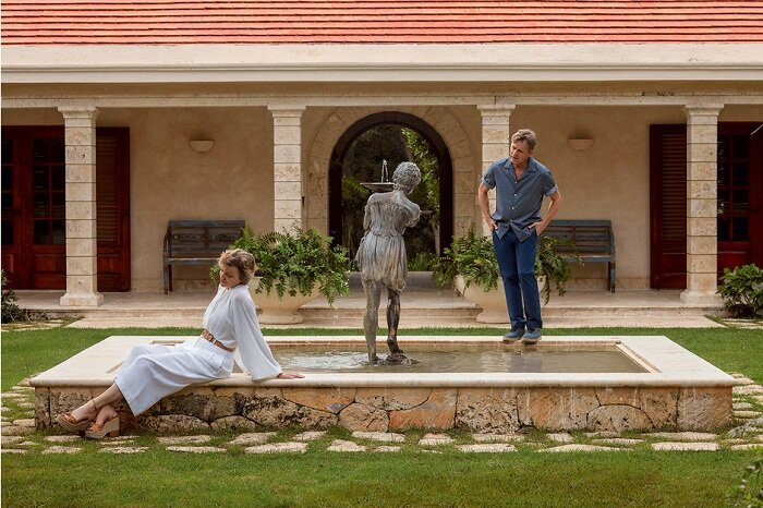 Уютный внутренний дворик в итальянском стиле с изящным фонтаном в центре композиции.