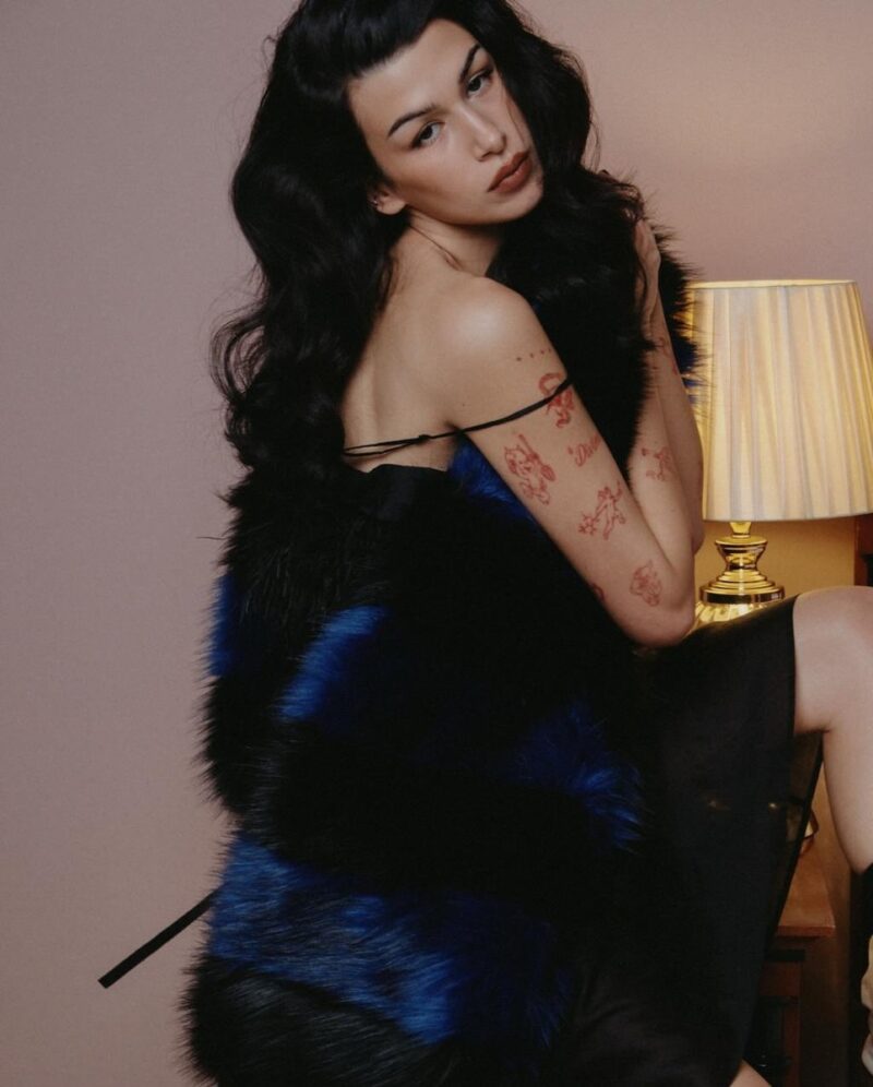 «Она не боится быть собой»: почему 25-летняя падчерица Ивана Урганта живет в США и регулярно вызывает споры