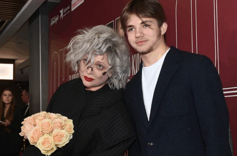 Ольга Дроздова и Елисей: мать и сын на публичном мероприятии.