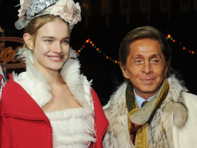 Траур в красном: ушла легенда, одевавшая Тейлор и Винтур