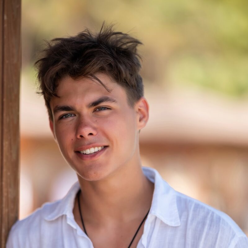 «Он ушёл в актёрство, но по характеру военный»: как выросли сыновья 47-летней Екатерины Климовой и Игоря Петренко