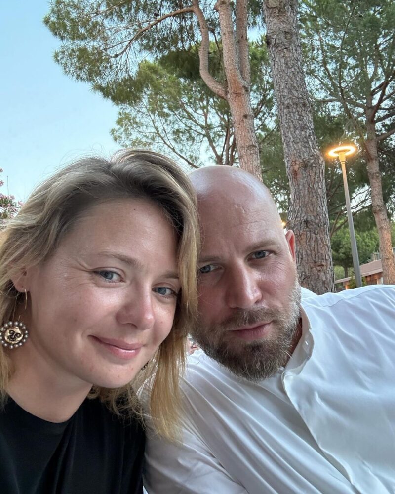 «Не любит строгих запретов»: как выглядит 6-летний сын 42-летней Карины Разумовской и чем он похож на маму?