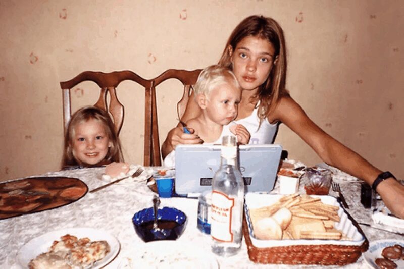Наталья Водянова в детстве вместе с сёстрами