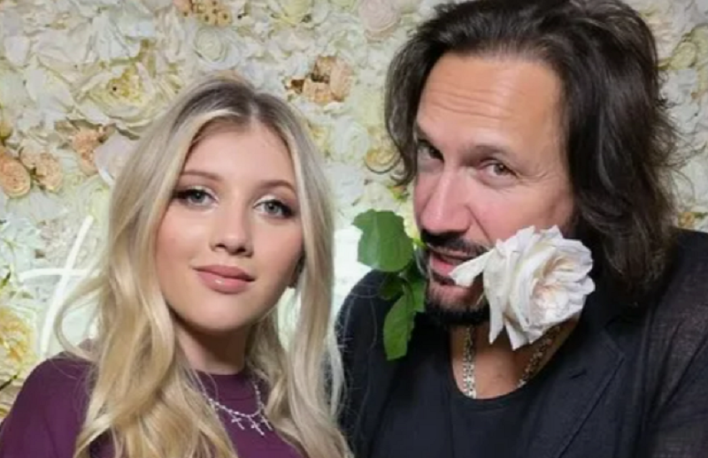 13-летняя Мария Михайлова, чей яркий макияж стал поводом для дискуссий.