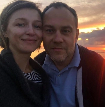 Крегжде долго скрывала мужа