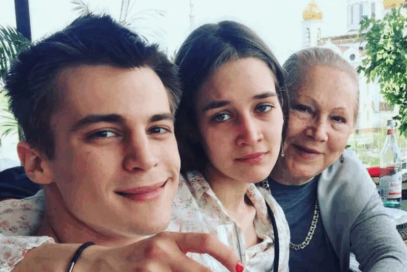 «Мне кажется, что если ты сын известных родителей, то к тебе особое отношение. Ничего подобного»: что пережил Иван Янковский и как выглядит его семья