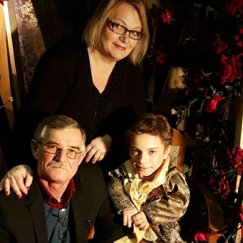 «Он не должен быть оторван от мира»: как живет 23-летний Данил Плужников, которого Дмитрий Нагиев вынес на руках