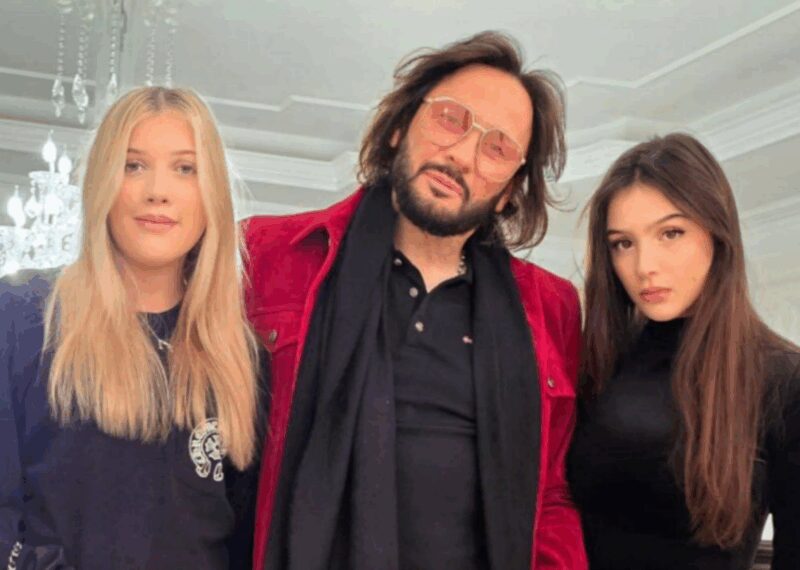 Стас Михайлов с дочерями Марией и Иванной, вызвавшими споры о возрасте.