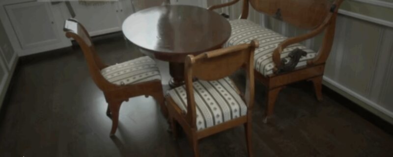 «Дизайнеры забыли, что я не баскетболистка»: как выглядела квартира Ларисы Голубкиной, которую она берегла 37 лет после ухода Миронова