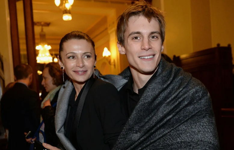 «Мне кажется, что если ты сын известных родителей, то к тебе особое отношение. Ничего подобного»: что пережил Иван Янковский и как выглядит его семья