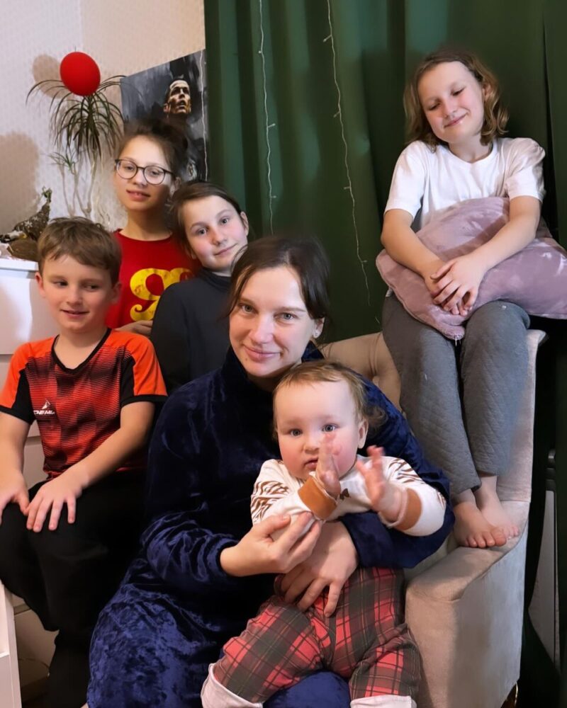 «Он забрал всё, что смог»: как Пелагея Стерлигова выжила после скандального развода и родила 6-го ребёнка в 35 лет