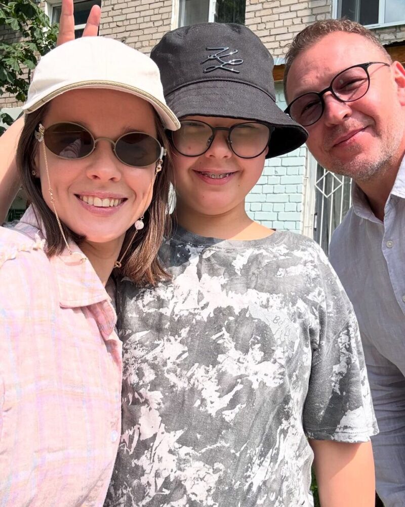 «Он копия мамы, но очень взрослый»: как выглядит 13-летний сын Катерины Шпицы от первого брака и почему актриса не делает культа из оценок