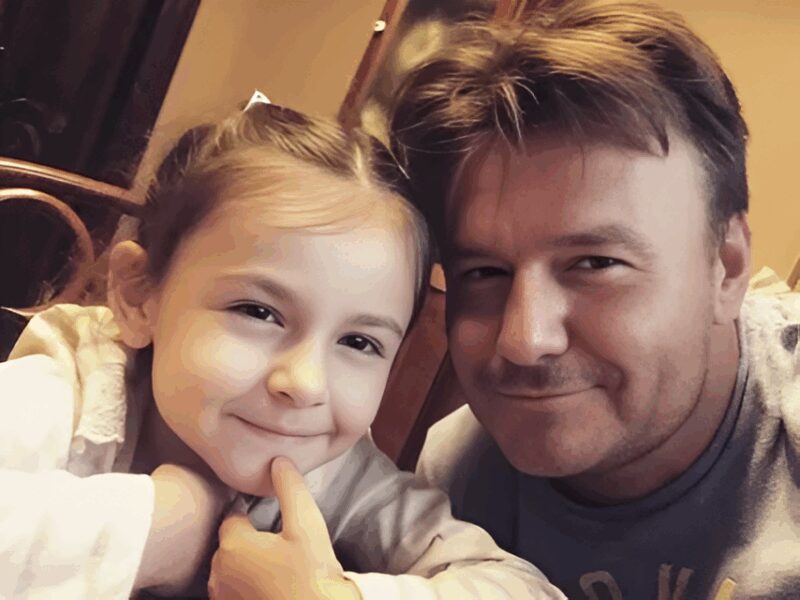 «Маленький Ваня»: как дочь Ивана Рудакова, Серафима, в 14 лет стала копией отца, но внешне всё больше напоминает маму