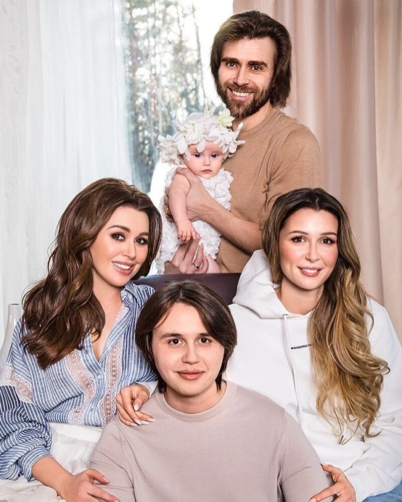 «Ему не хватало тепла»: как 25-летний сын Анастасии Заворотнюк пережил детство без матери и уход главной женщины в жизни