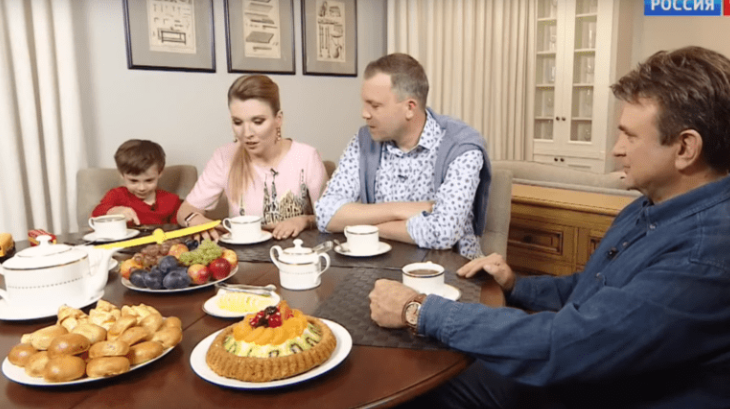 Тимур Кизяков в гостях у семьи Скабеевой и Попова.