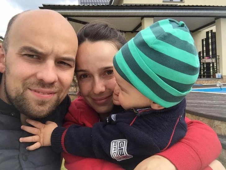 Супруги продолжают воспитывать вместе сына после развода