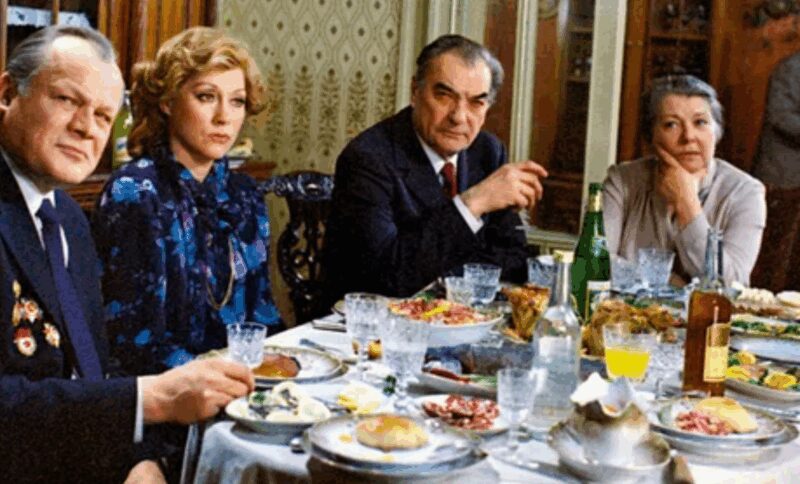 Пётр Глебов в кругу коллег-артистов