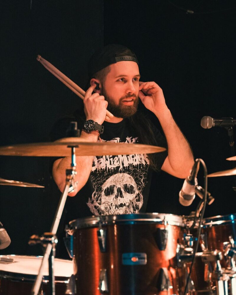 «Он ушёл к другой и стал отцом»: почему 43-летняя Лариса Долина решилась на третий брак и чем обернулся её «судьбоносный» роман с 30-летним Ильёй Спицыным