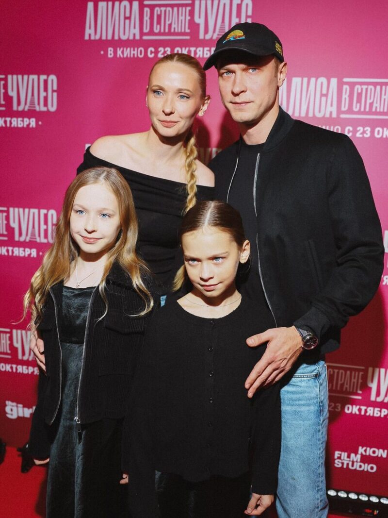 «Не каждый решится на такое»: почему звезда «Быка» Юрий Борисов сменил фамилию, а его красавица-жена забросила карьеру ради него